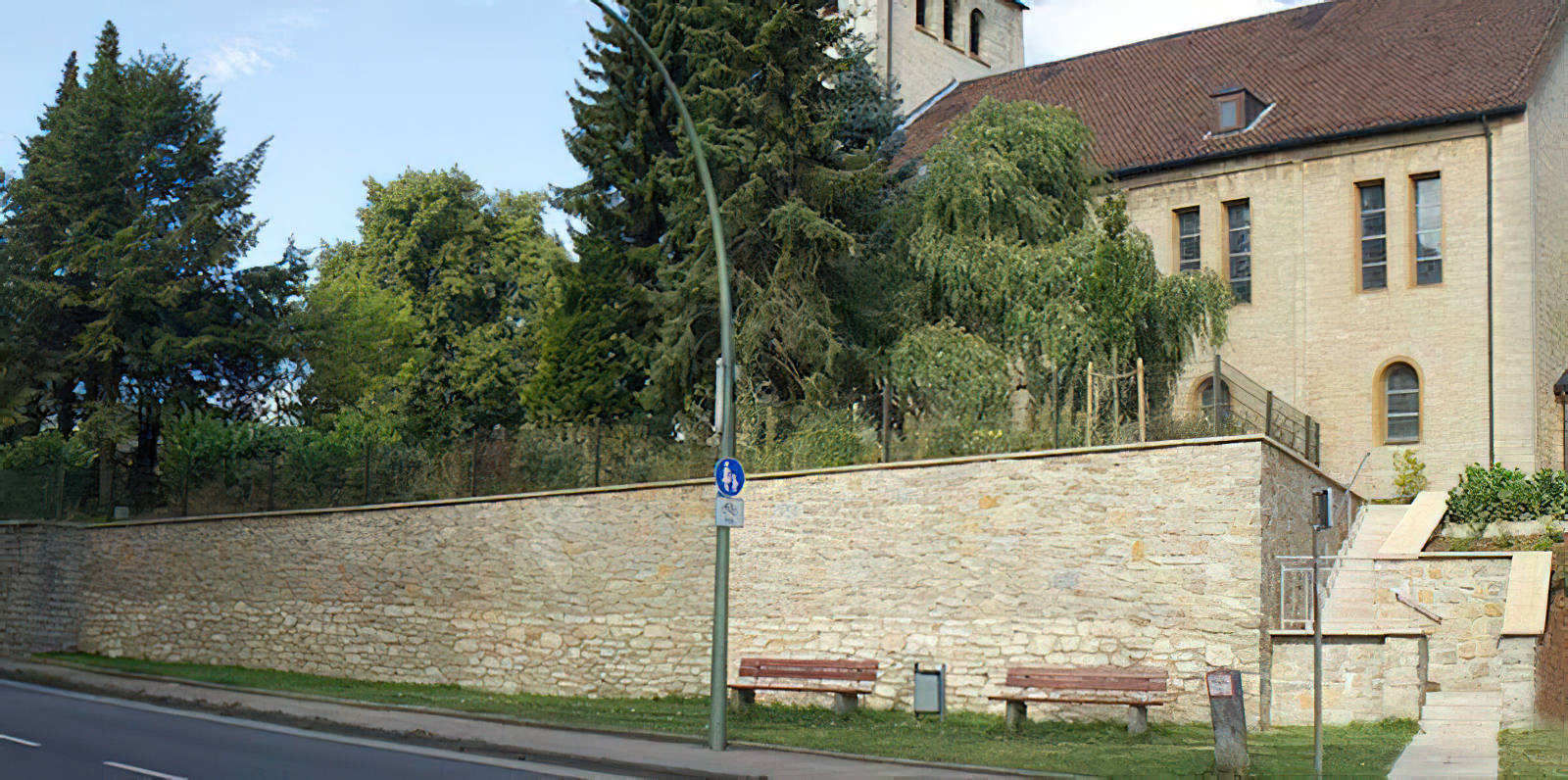 bruchsteinmauer in-joellenbeck-ueberblick
